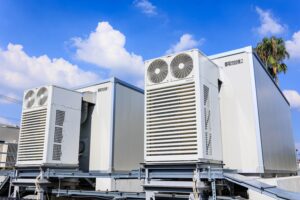 産業用蓄電池の寿命は何年？種類別の目安から交換時期、長持ちさせる運用管理まで徹底解説