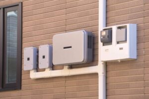 【2026年最新】家庭用蓄電池の価格推移と予測｜「値下がり待ち」は正解？オムロン新製品や補助金トレンドから読む最適解