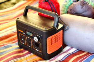 【2026年決定版】災害時に蓄電池は本当に役立つ？「全固体電池待ち」が危険な理由と、失敗しない最新の選び方