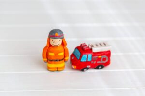 【2026年決定版】蓄電池の消防法規制と「10-20kWhの壁」を完全解説！届出不要の条件と補助金の賢い活用法